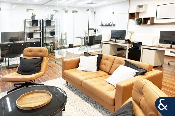 Canal View | Fitted | Top Floor | Parking